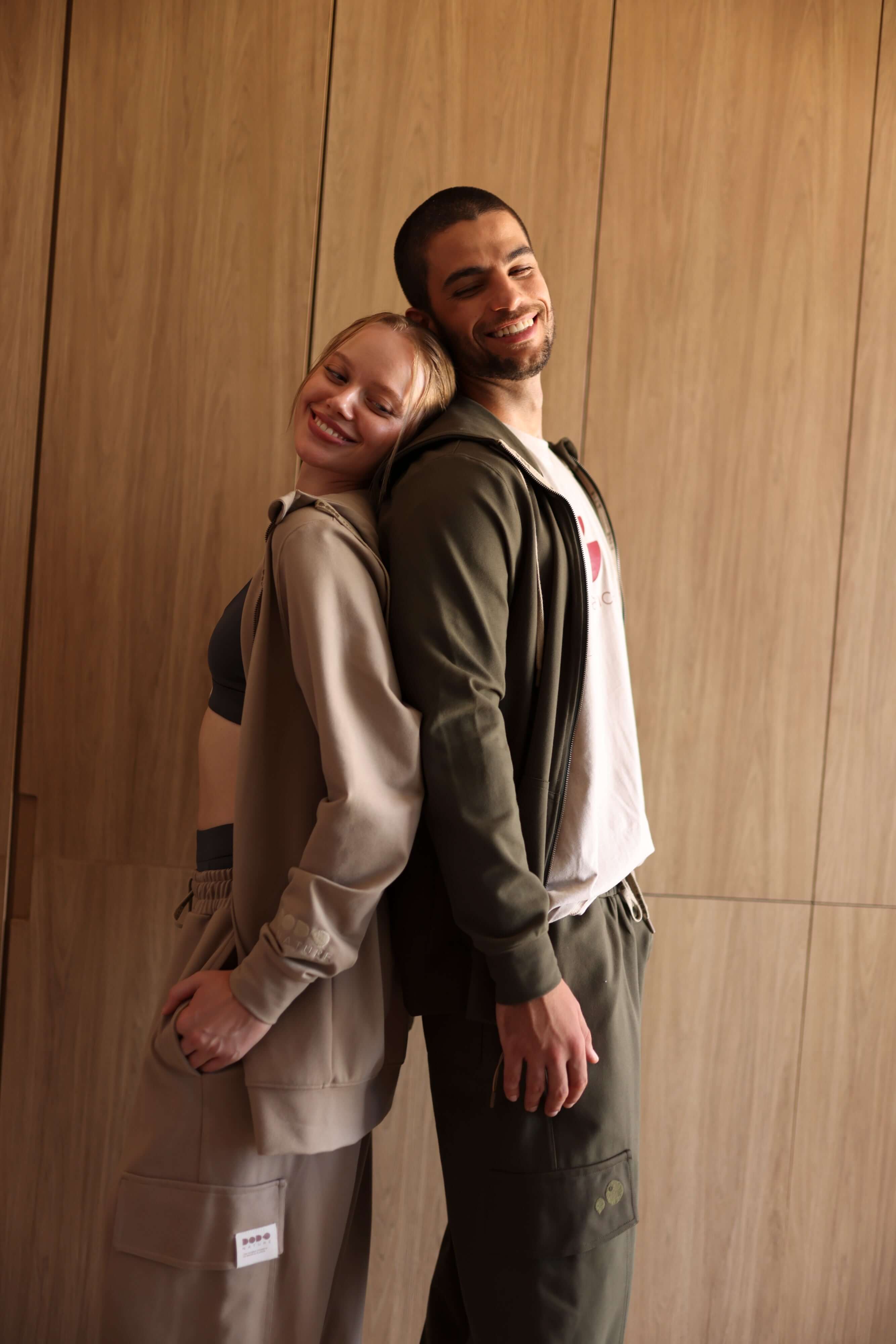 HOODIE CON CIERRE UNISEX