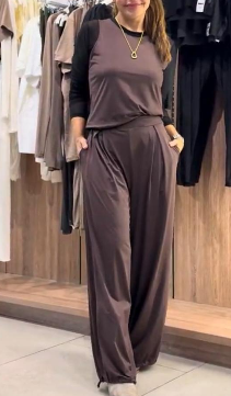 PANTALÓN AMPLIO CON RECOGIDO EN BOTA