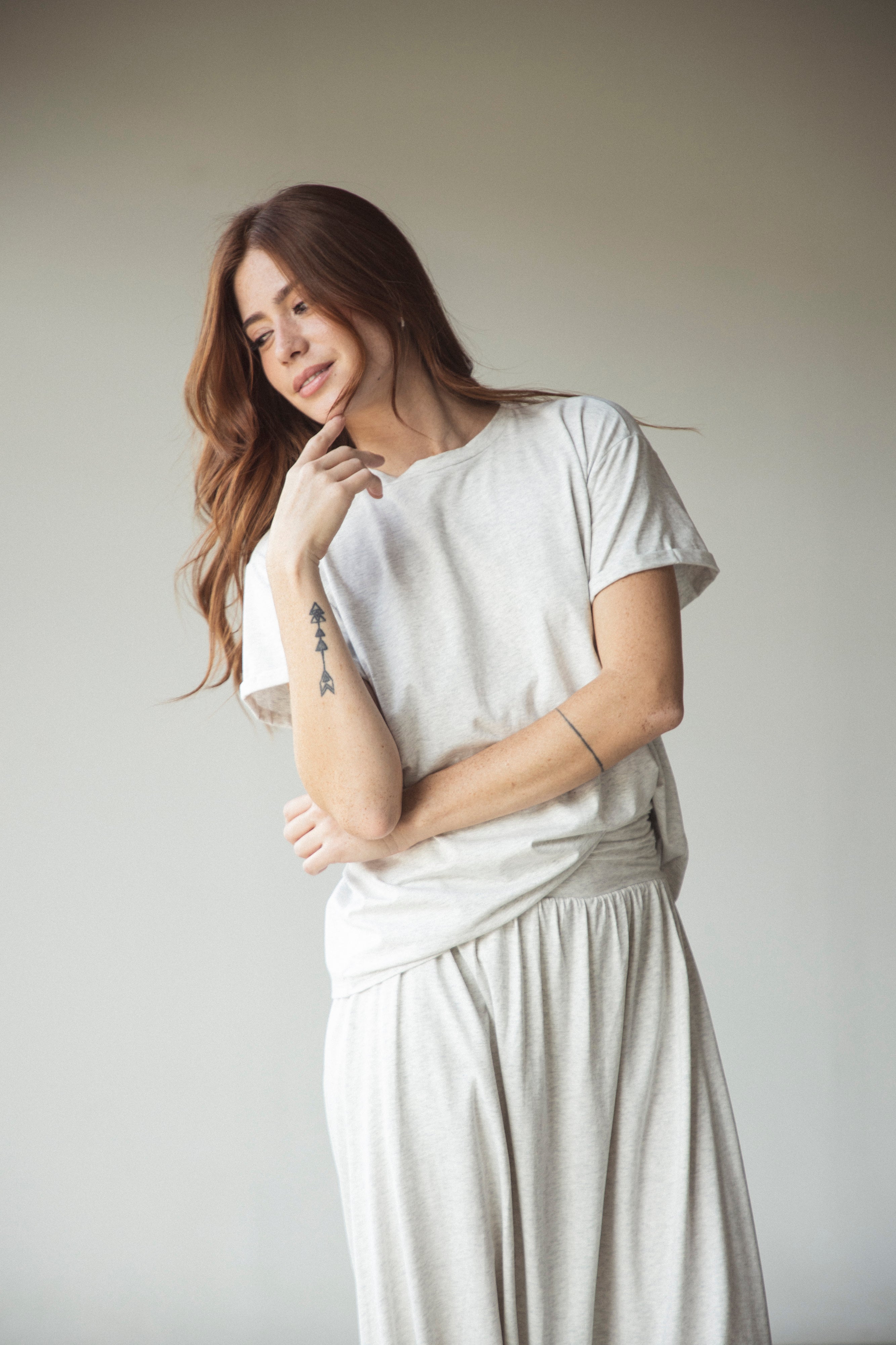 CAMISETA CUELLO REDONDO CON GUARDA POLVO