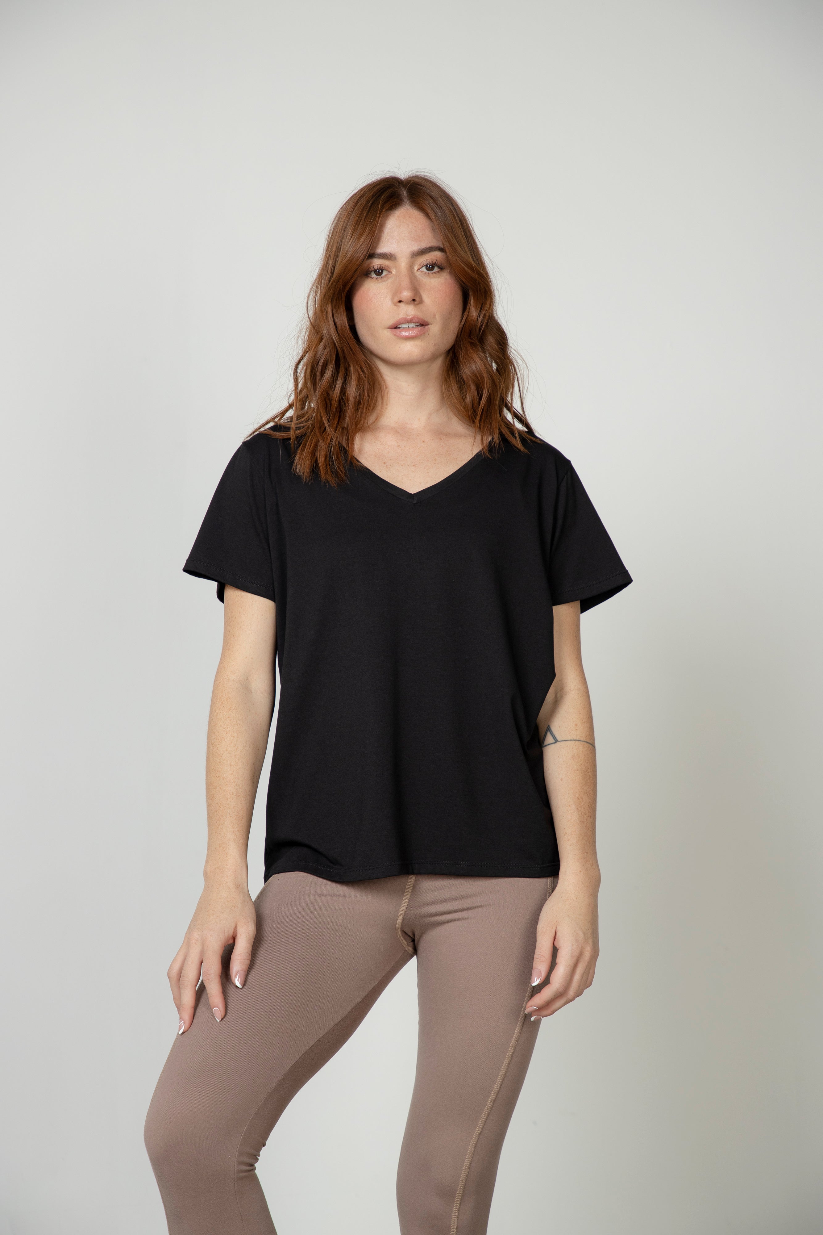 CAMISETA CUELLO EN V