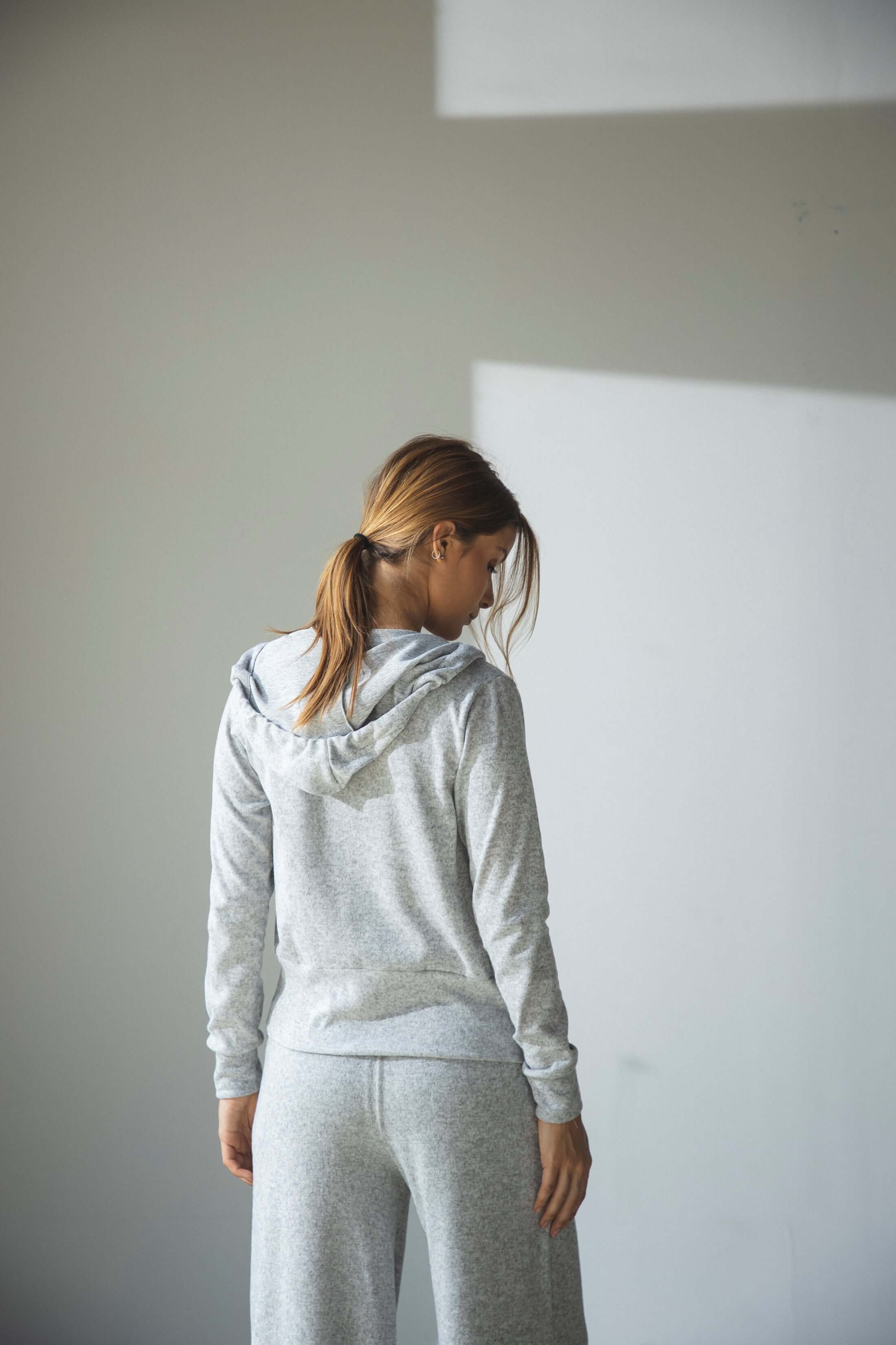 HOODIE TIEMPO LIBRE CON CIERRE