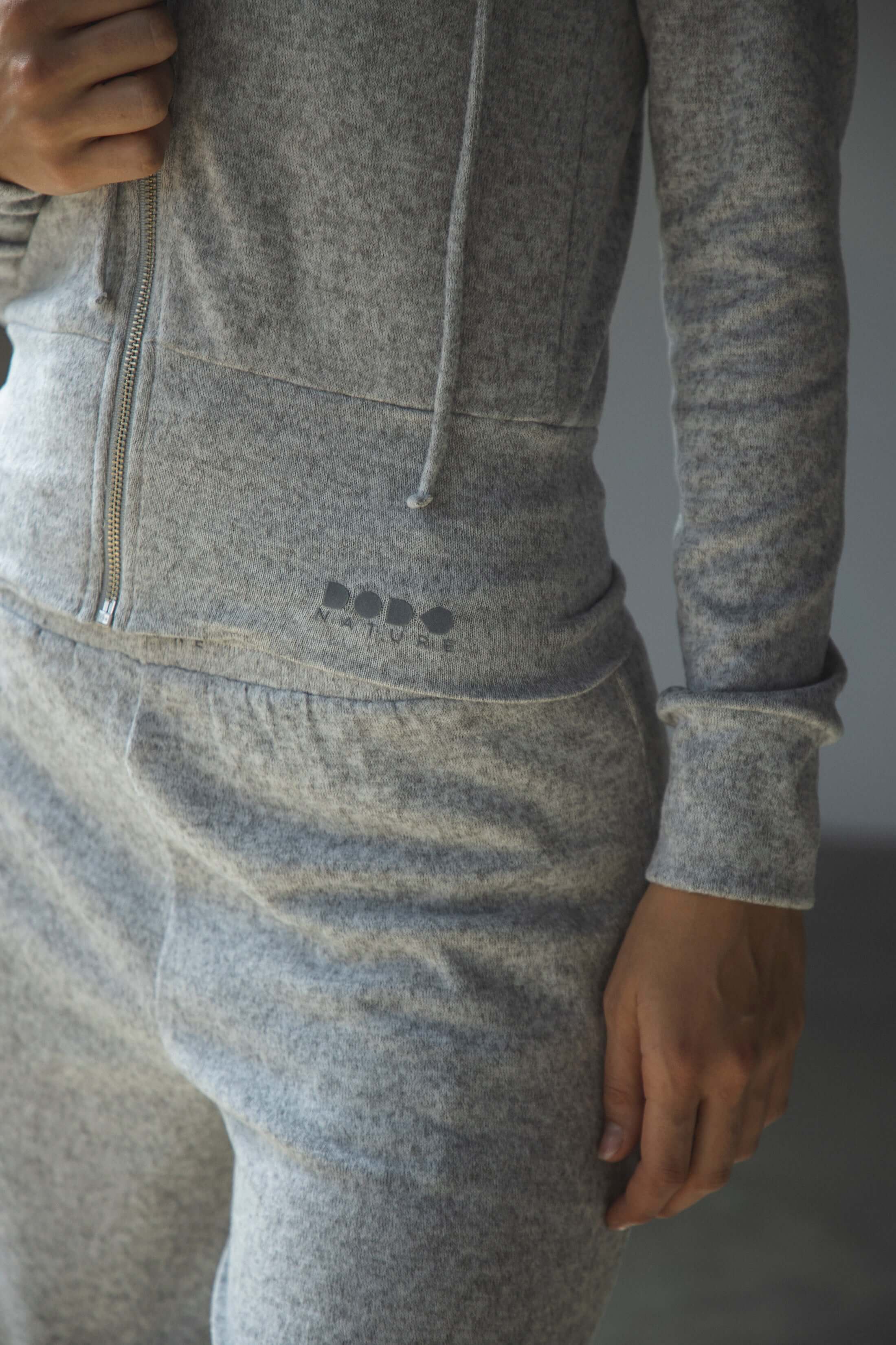 HOODIE TIEMPO LIBRE CON CIERRE