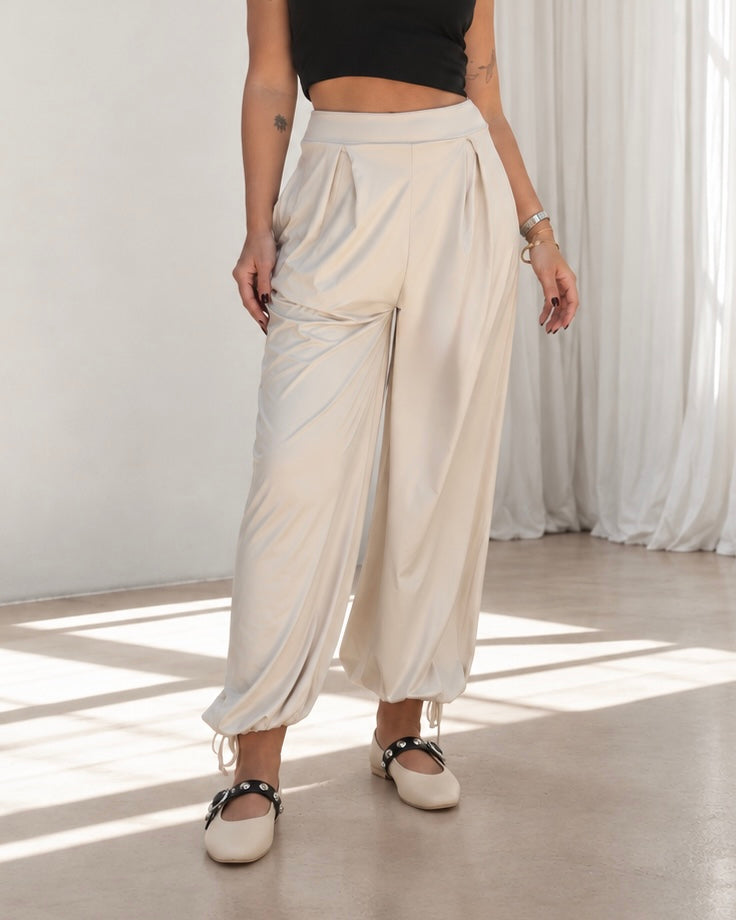 PANTALÓN AMPLIO CON RECOGIDO EN BOTA